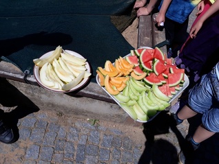 Ovoce do škol - HURÁ, přivezli melouny!!!